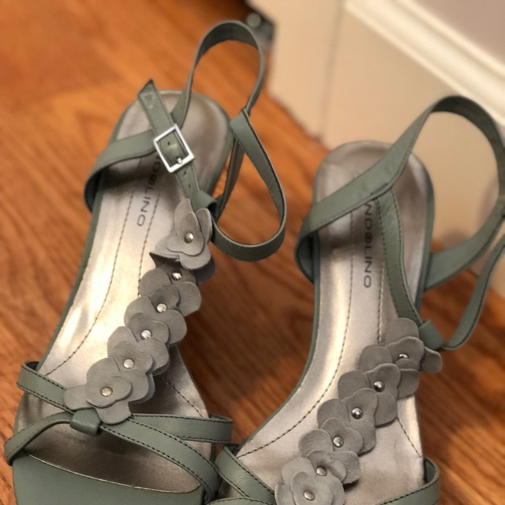 Bandolino size 8 small wedges